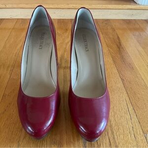 Ellen Tracy Maroon Leather Pumps